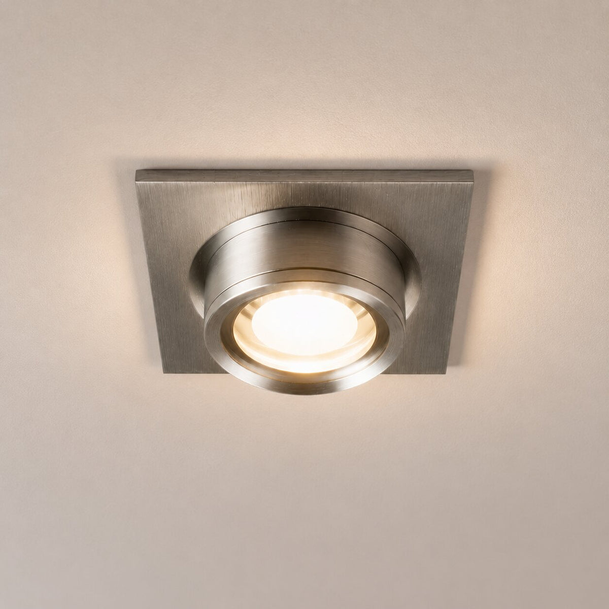 SC-02 SNS/AL MR16 SAT NIKIEL OPR. STROP. STAŁA ALUMINIUM