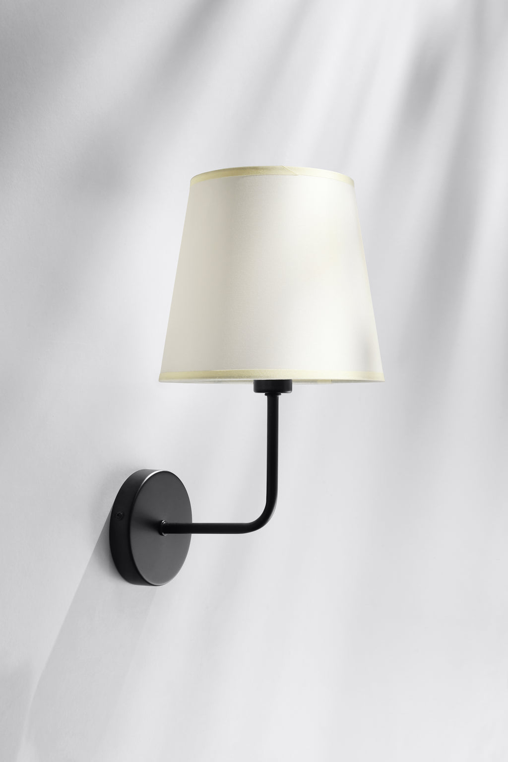 PASTERI lampa kinkiet czarny matowy 1x40 E14 abażur beżowy