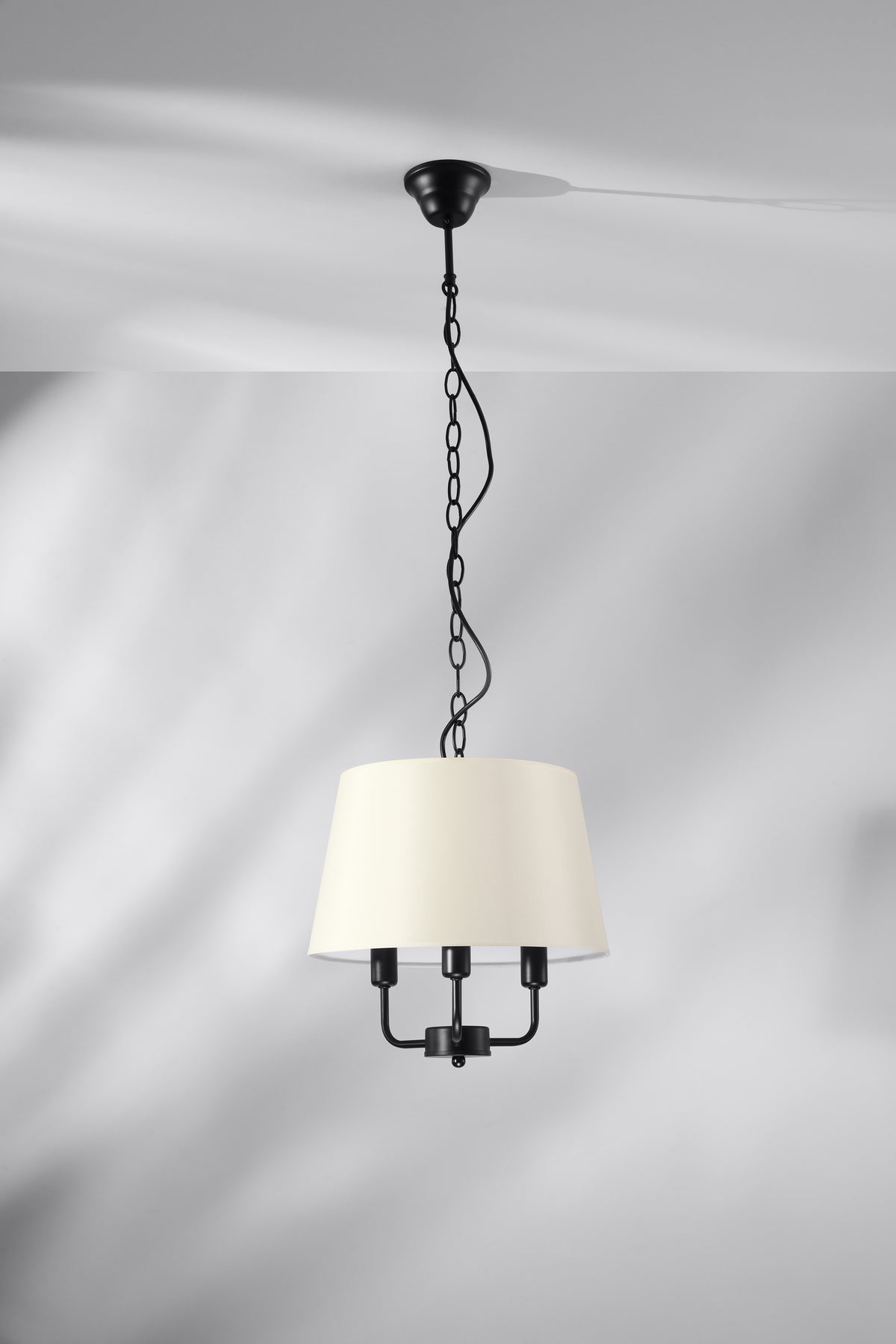 Pasteri lampa wisząca czarny matowy 3x40W E14 abażur beżowy