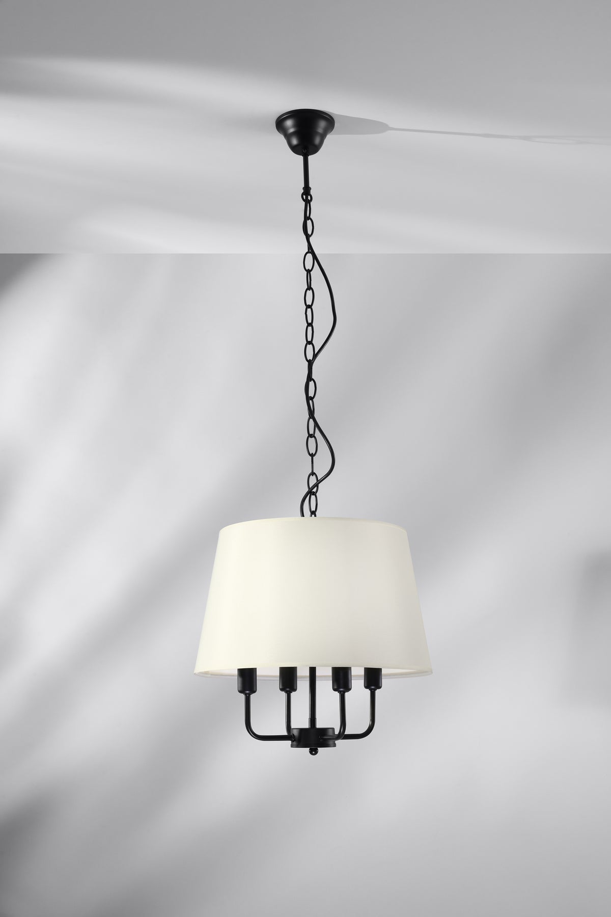 Pasteri lampa wisząca czarny matowy 4x40W E14 abażur beżowy